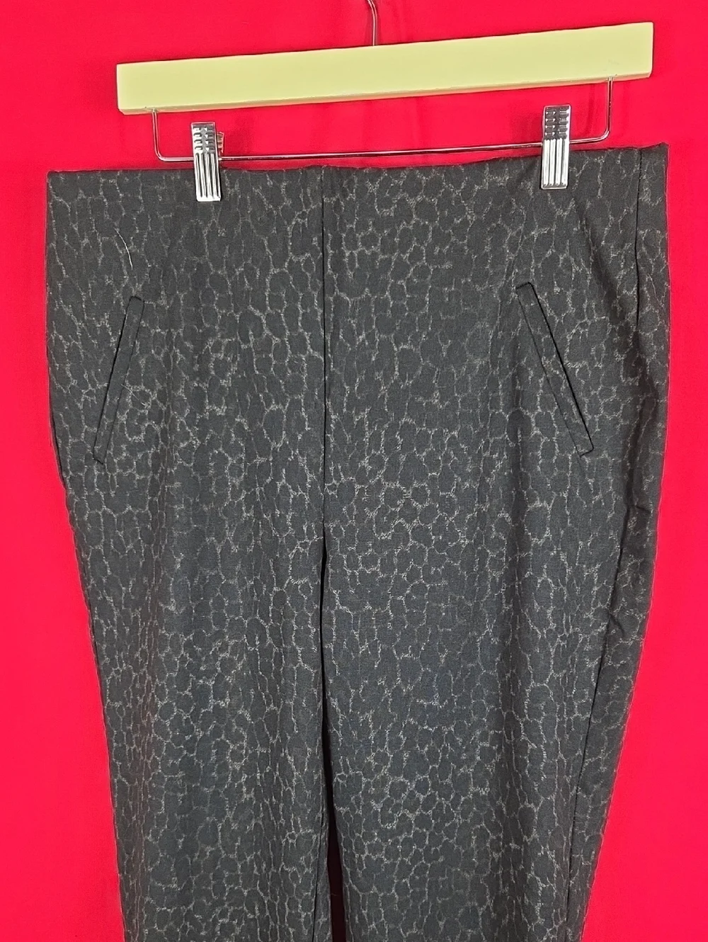 CHICO'S Fabulously Slimming Cheetah Ponte Pull On Ankle Pants Black Size Large
